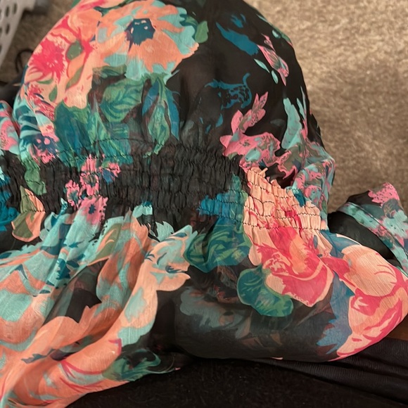 Multi color floral top. - Picture 5 of 5